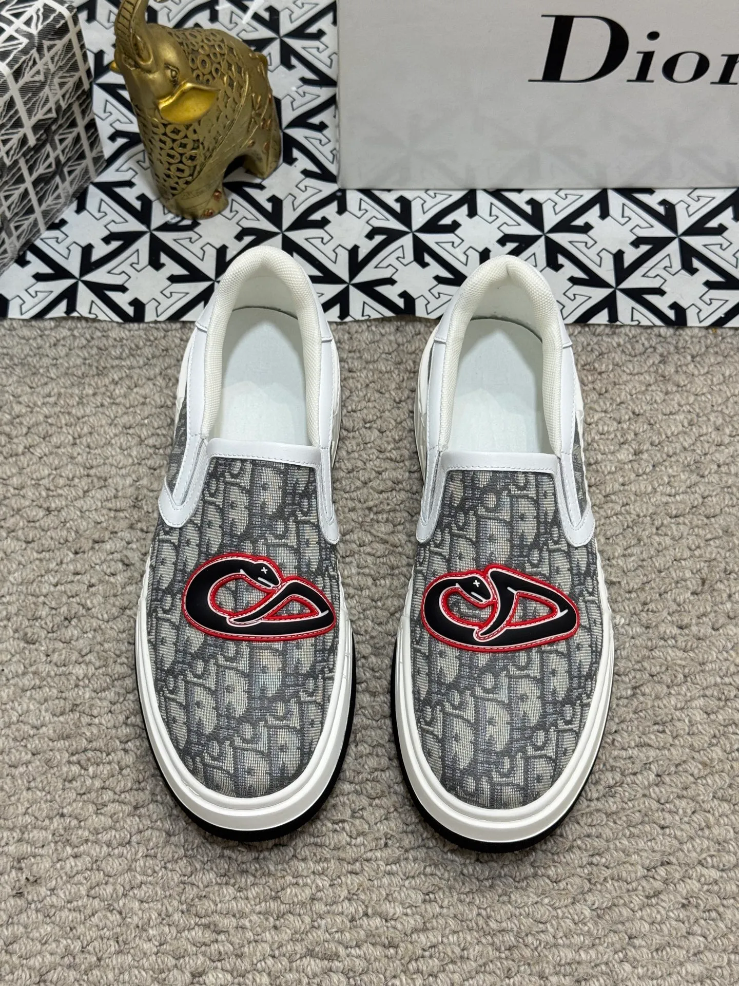 Men's men's shoes 💰380 [New style] 🌂🌂Top original - Dior 🆕 one-leg casual shoes, the upper is carefully made with canvas, comfortable and breathable ~ two-color rubber sole, enhances style. Fashionable and versatile, it can complement any look. Featuring an exquisite design that is uniquely dynamic and modern, this shoe is part of Dior's legacy and embodies modern elegance. Size: 38-44 (45 customized